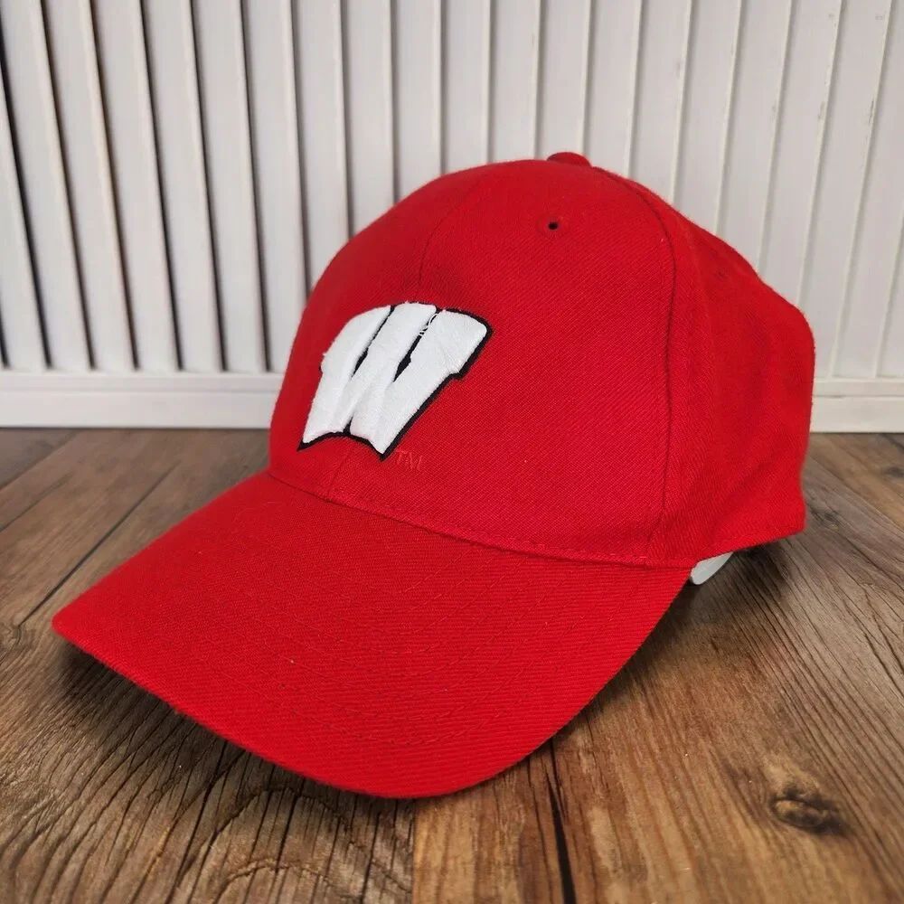 VTG Wisconsin Badgers Top of the World Fitted 7 1/2 Wool Cap Red NCAA Bucky TOW